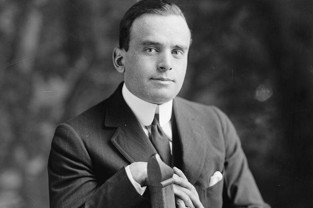 Douglas Fairbanks (commons.wikimedia.org/Harris and Ewing)