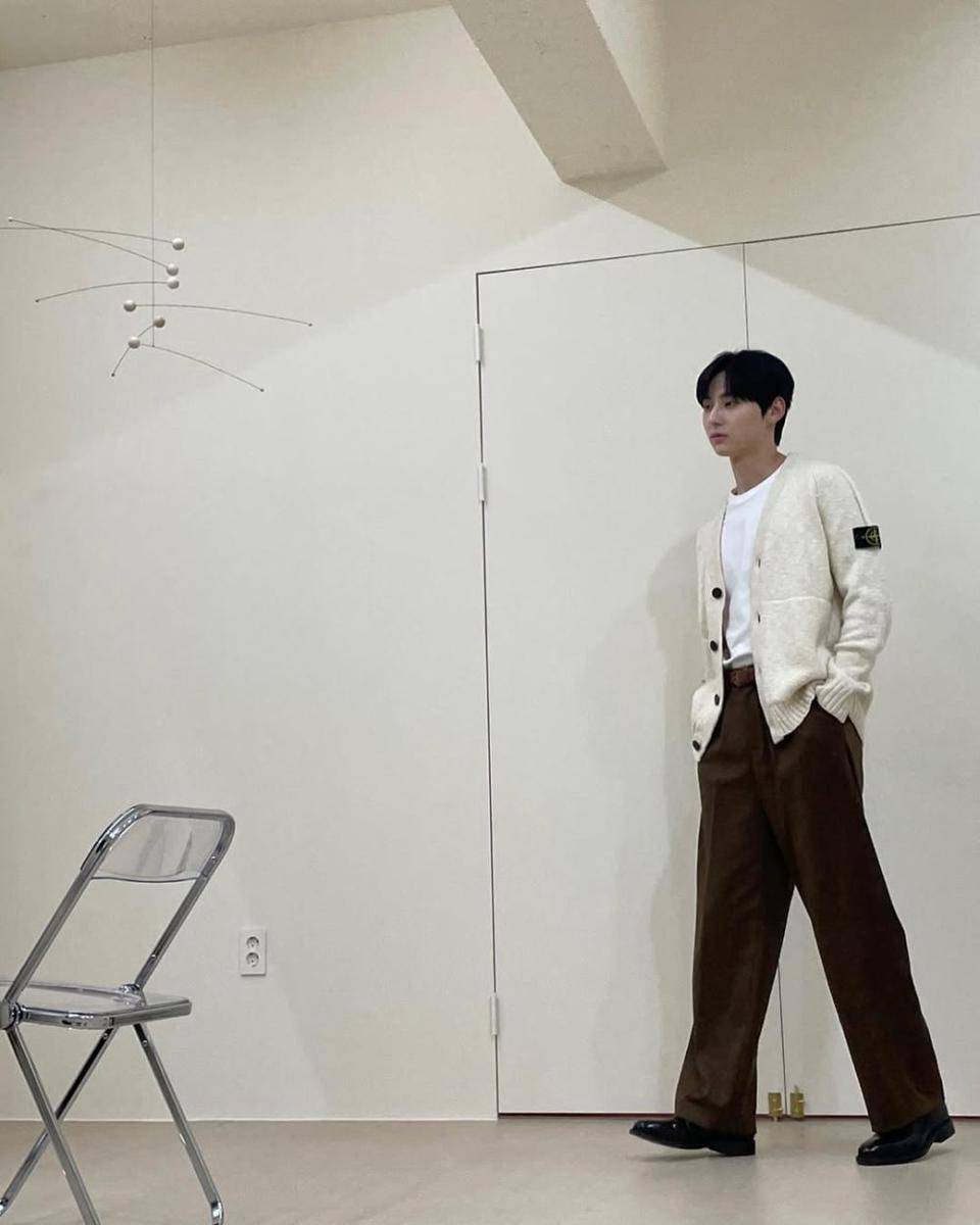 Hwang Min Hyun (instagram.com/optimushwang)