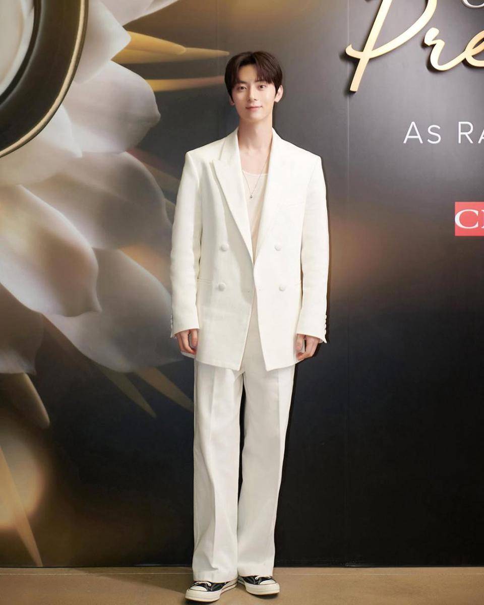 Hwang Min Hyun (instagram.com/optimushwang)