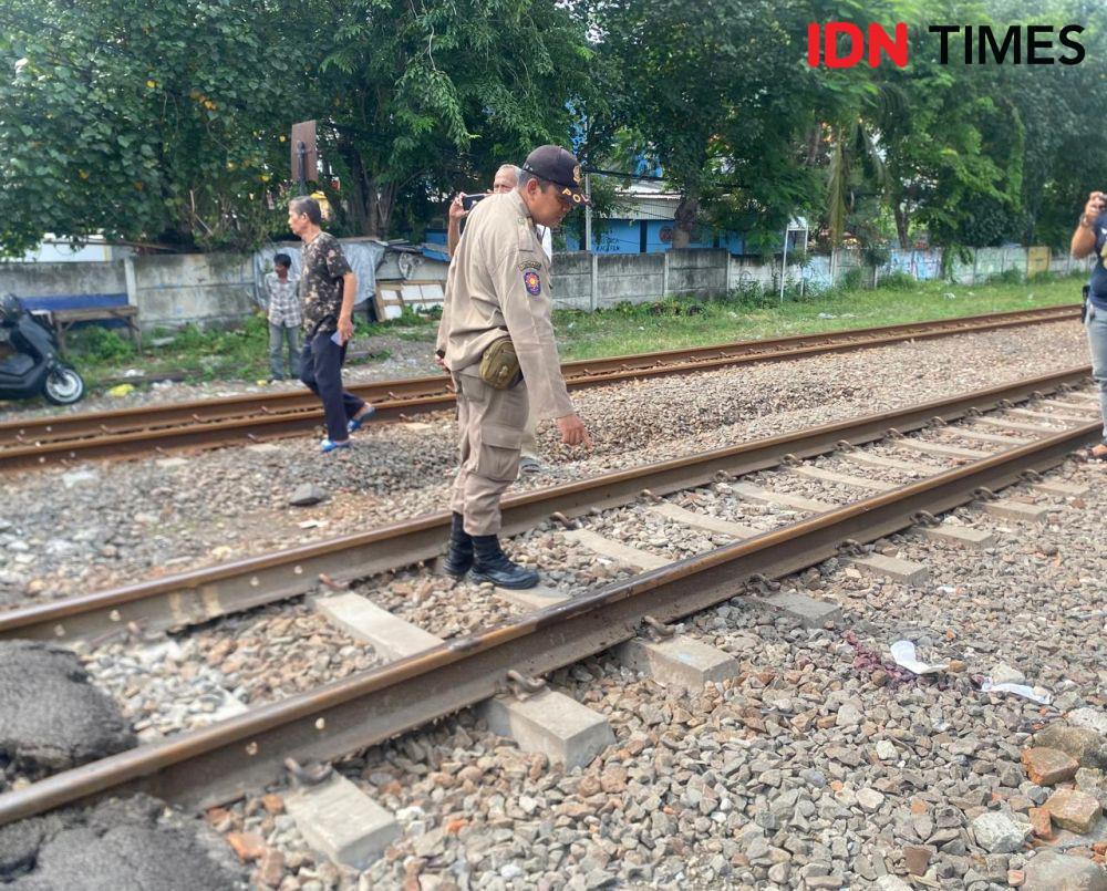 Pemotor di Surabaya Tertabrak Kereta Api, Korban Alami Luka