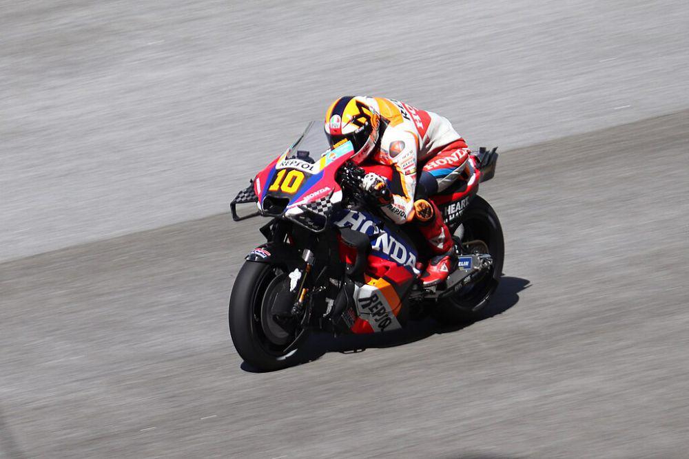 5 Merek Baju Balap yang Dipakai 22 Rider MotoGP 2025