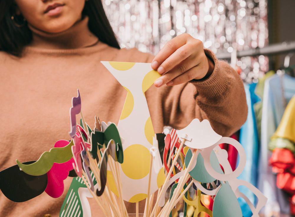 5 Ide Kreatif DIY Aksesoris untuk Tema Pesta Berwarna Ceria