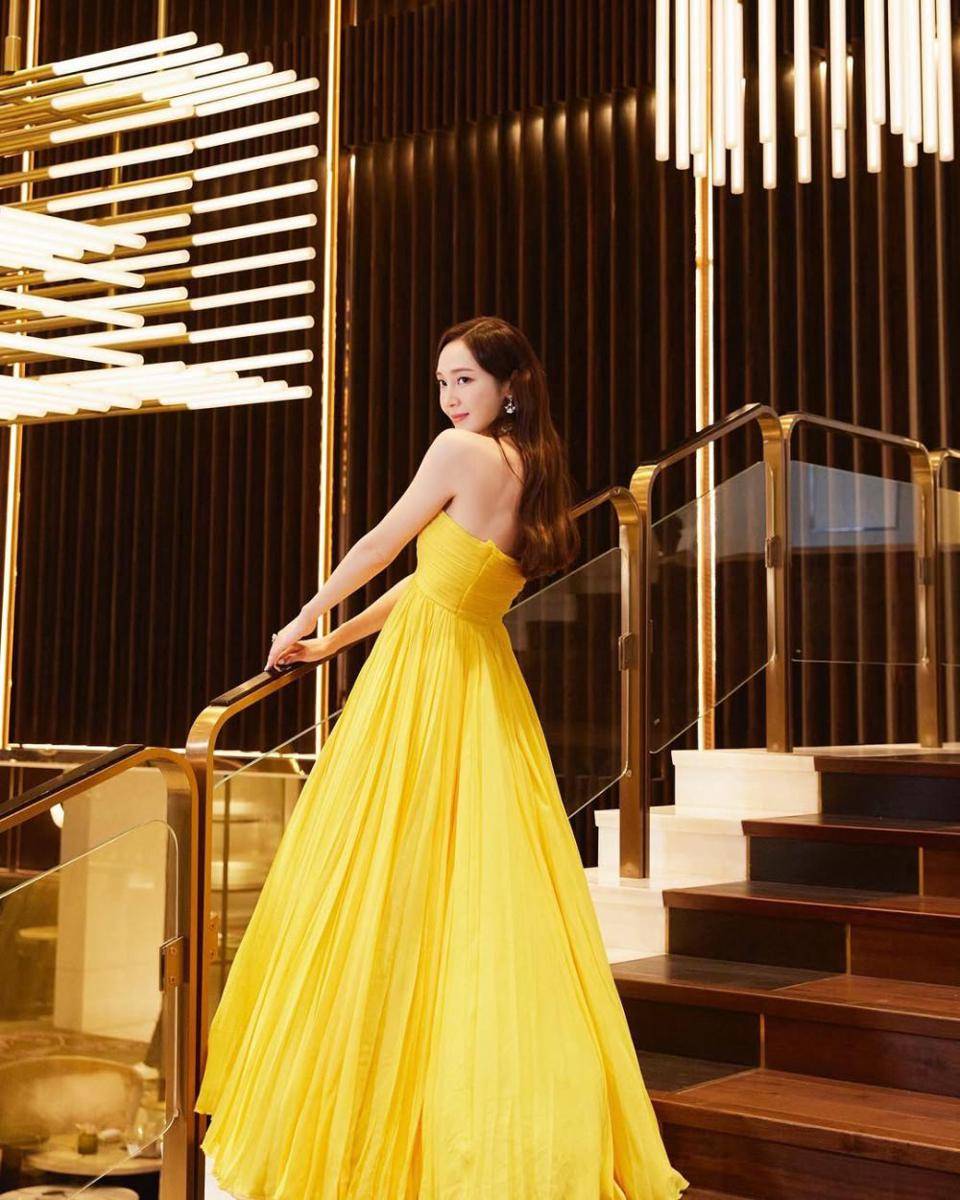ragam dress pesta ala Jessica Jung (instagram.com/jessica.syj)