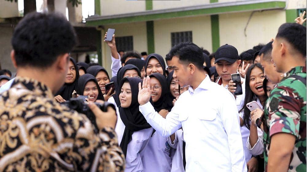 Wapres Gibran Pantau MBG di Sekolah Ki Hajar Dewantoro Kota Tangerang