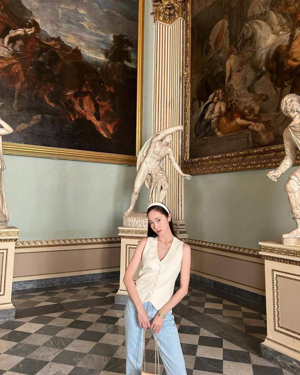 ide style liburan ala Jessica Jung (instagram.com/jessica.syj)