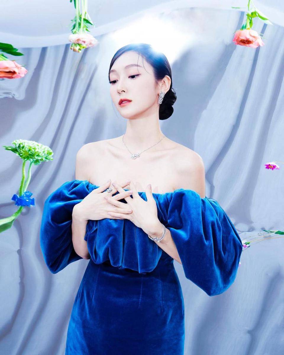 ragam dress pesta ala Jessica Jung (instagram.com/jessica.syj)