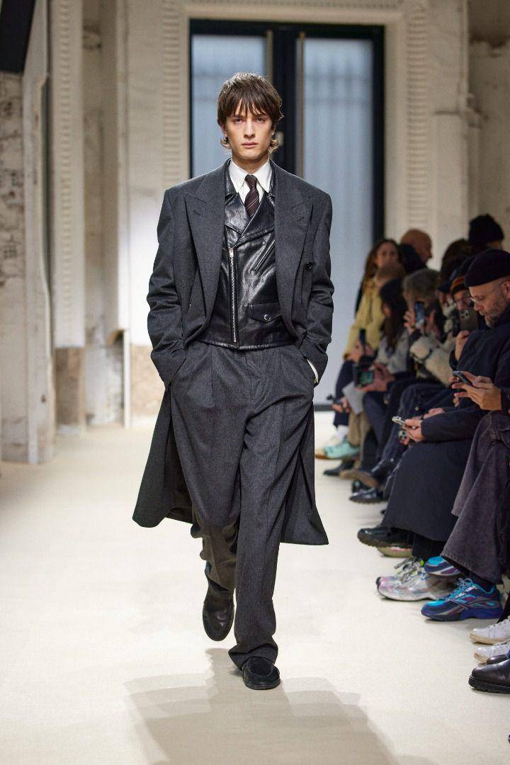 Auralee A/W 2025-26 di Paris Fashion Week Men's (dok. Auralee Japan)
