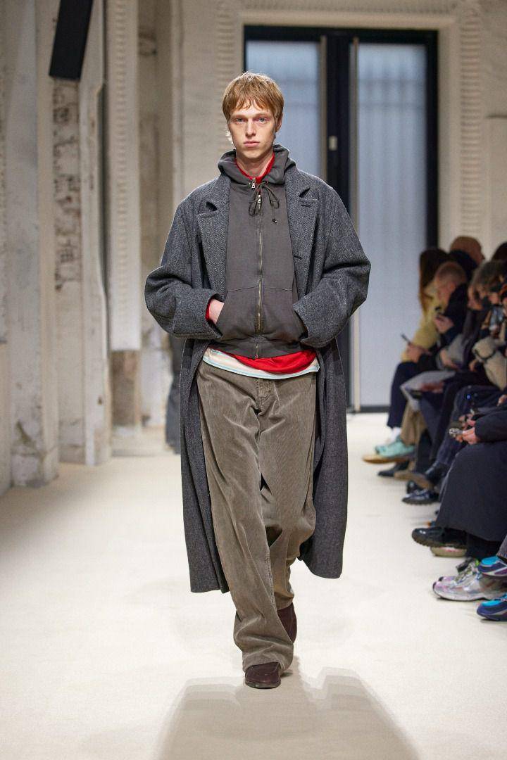 Auralee A/W 2025-26 di Paris Fashion Week Men's (dok. Auralee Japan)