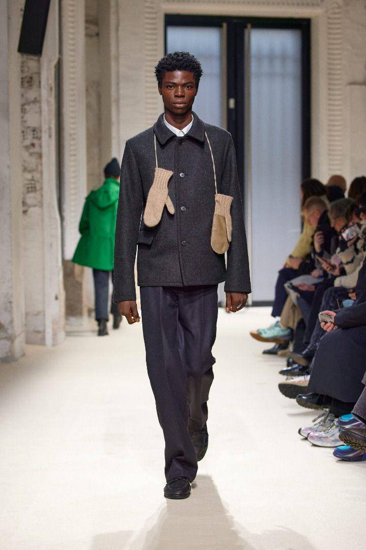 Auralee A/W 2025-26 di Paris Fashion Week Men's (dok. Auralee Japan)