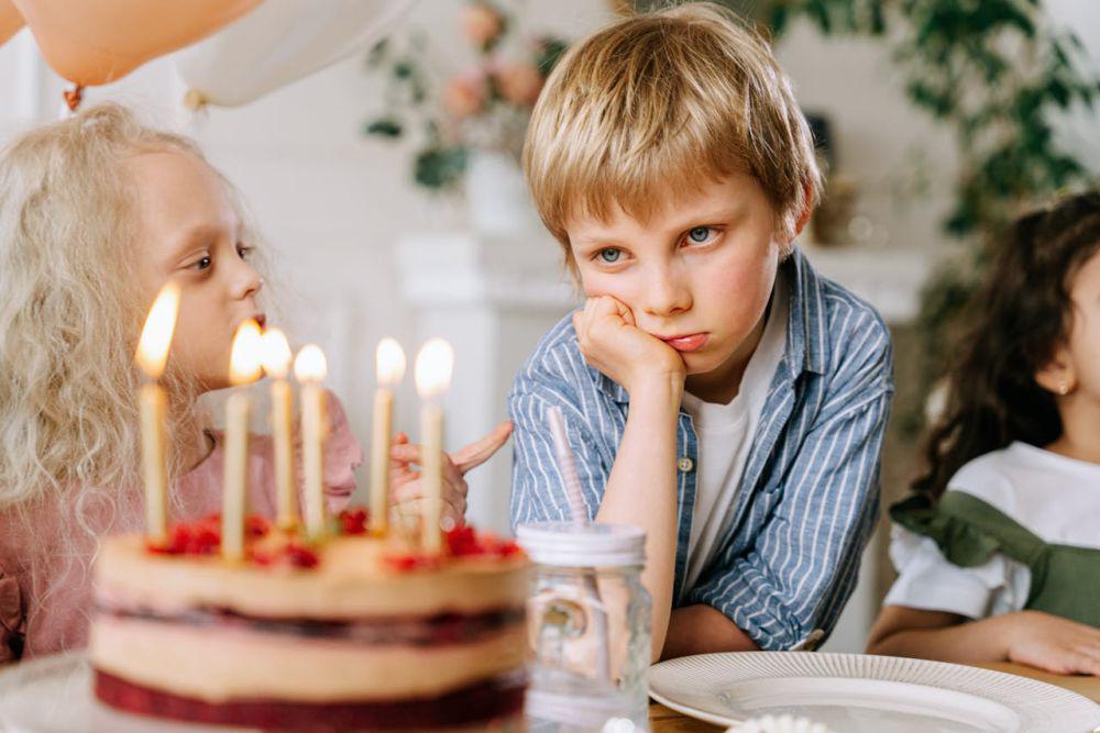 Apakah Kamu Berada dalam Toxic Sibling Relationship? Kenali 5 Cirinya