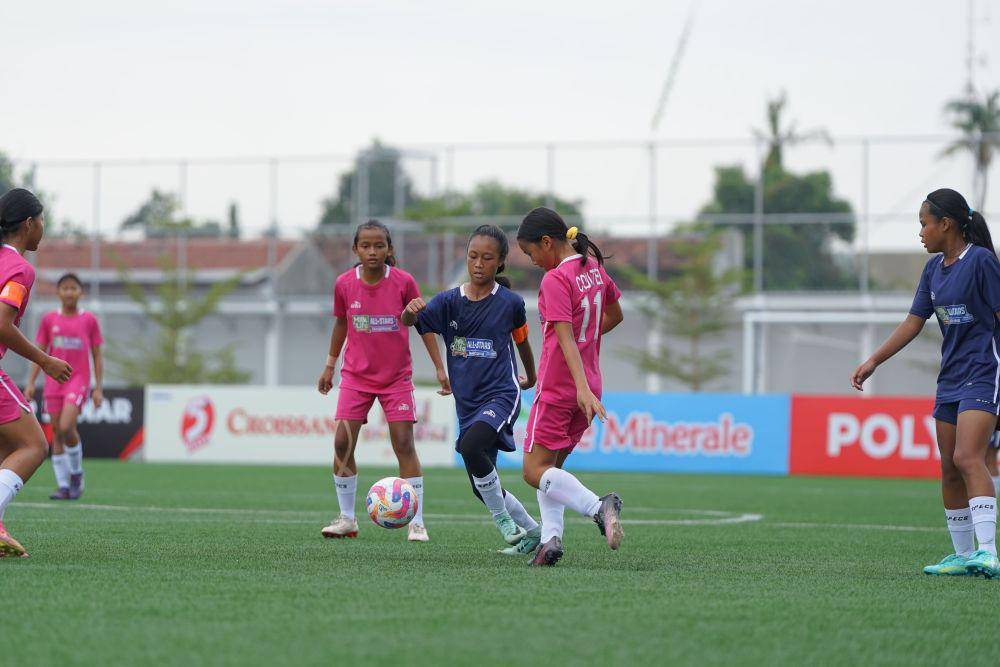 Para pemain yang tampil dalam ajang MilkLife Soccer Challenge All Stars 2025 yang berlangsung di Kudus pada 24-26 Januari 2025. (Dok. Istimewa)