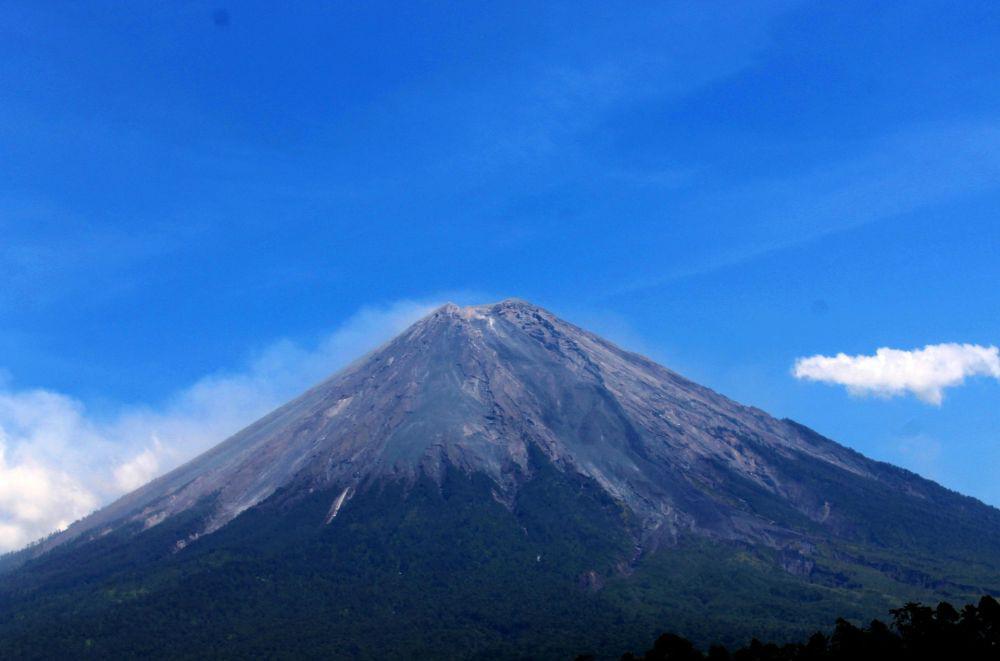 Pendakian Kawasan Gunung Semeru Ditutup, Entah Sampai Kapan!