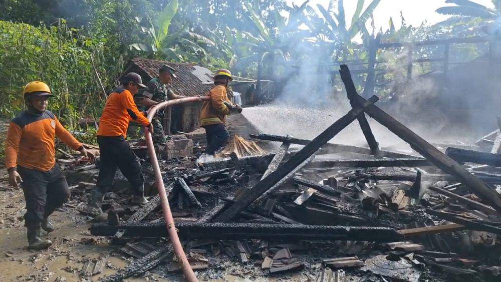 Rumah nenek Paniyem di Desa Sambirejo, Kecamatan Mantingan, Kabupaten Ngawi, ludes terbakar. IDN Times/ Riyanto.