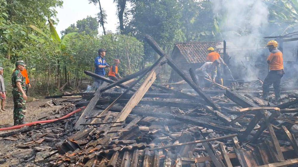 Rumah nenek Paniyem di Desa Sambirejo, Kecamatan Mantingan, Kabupaten Ngawi, ludes terbakar. IDN Times/ Riyanto.