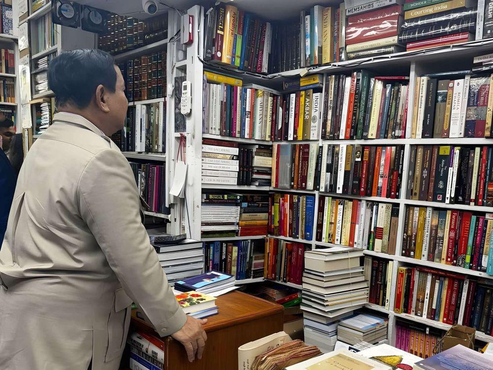 Berkunjung ke India, Prabowo Mampir ke Toko Buku di New Delhi