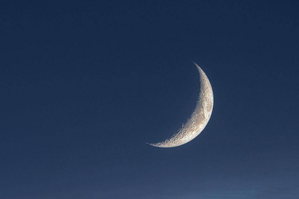ilustrasi okultasi Bulan dan Antares (tertutup oleh Bulan dari sudut pandang Bumi). (pixabay.com/Kanenori)