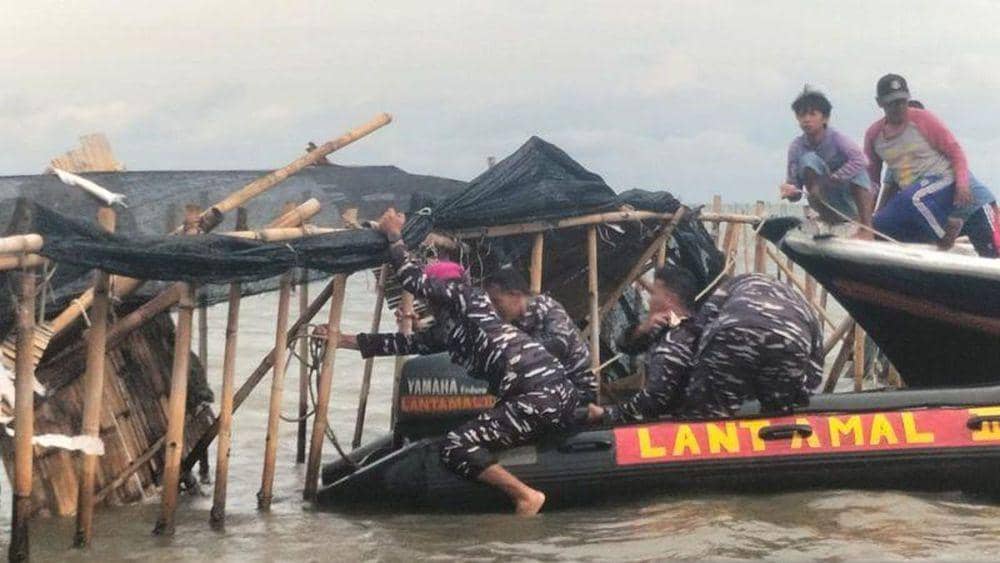 pembongkaran pagar laut di kabupaten tangerang (detik.com)