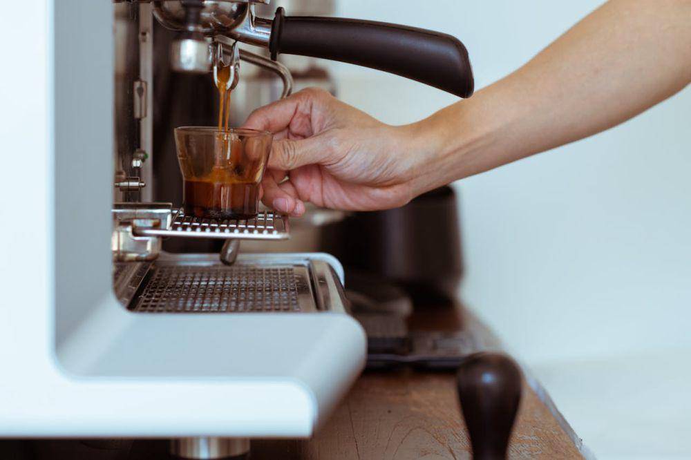 ilustrasi espresso (pexels.com/Ketut Subiyanto)