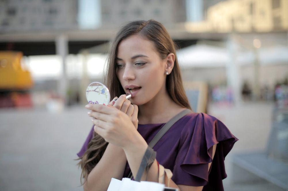 7 Langkah Makeup Simpel yang Cocok untuk Liburan, Hasil Flawless