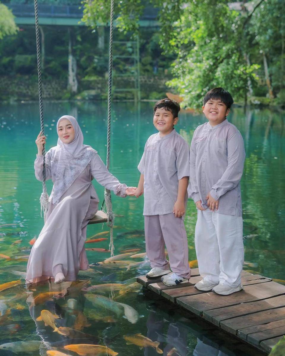 potret Ririe Fairus dan buah hati (instagram.com/ririe_fairus)