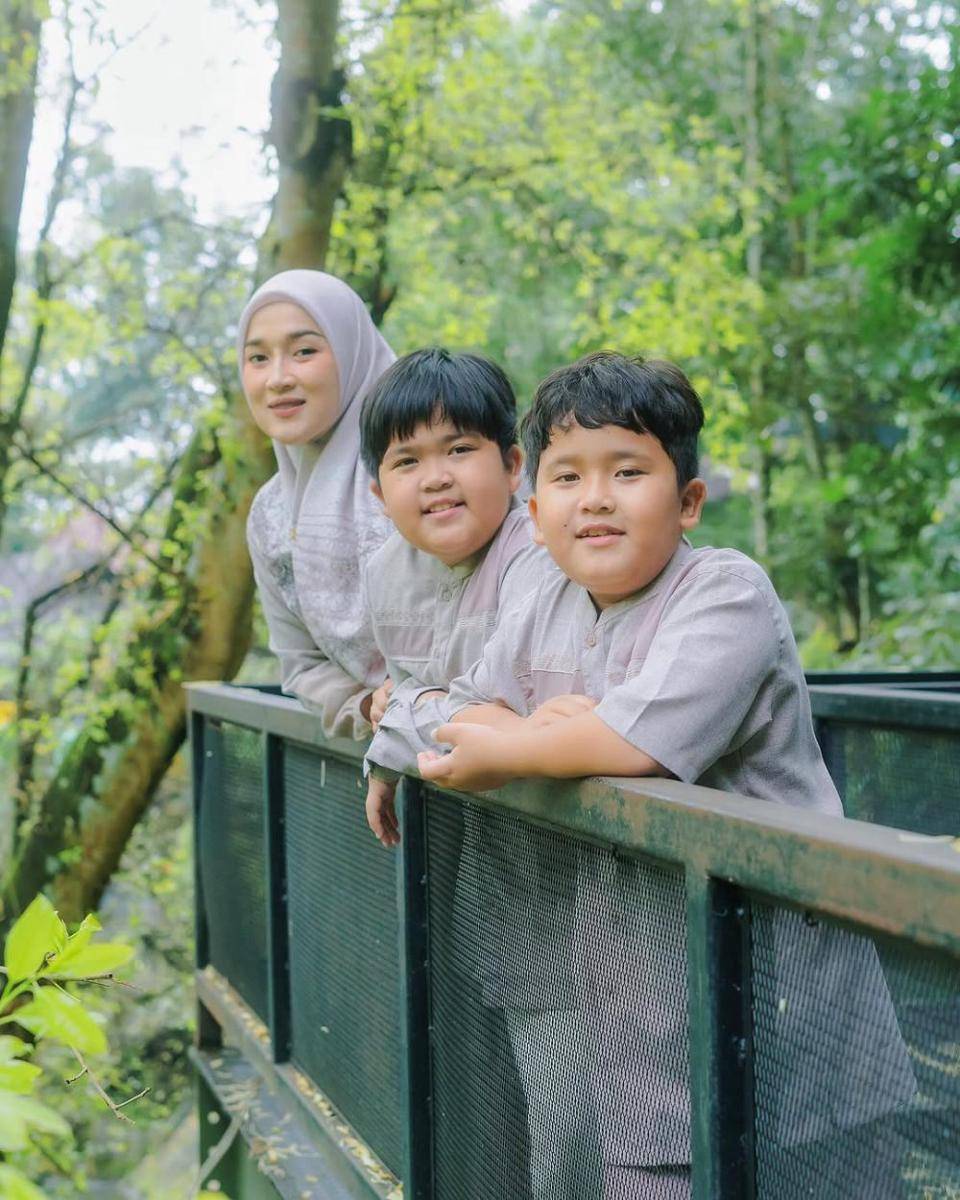 potret Ririe Fairus dan buah hati (instagram.com/ririe_fairus)