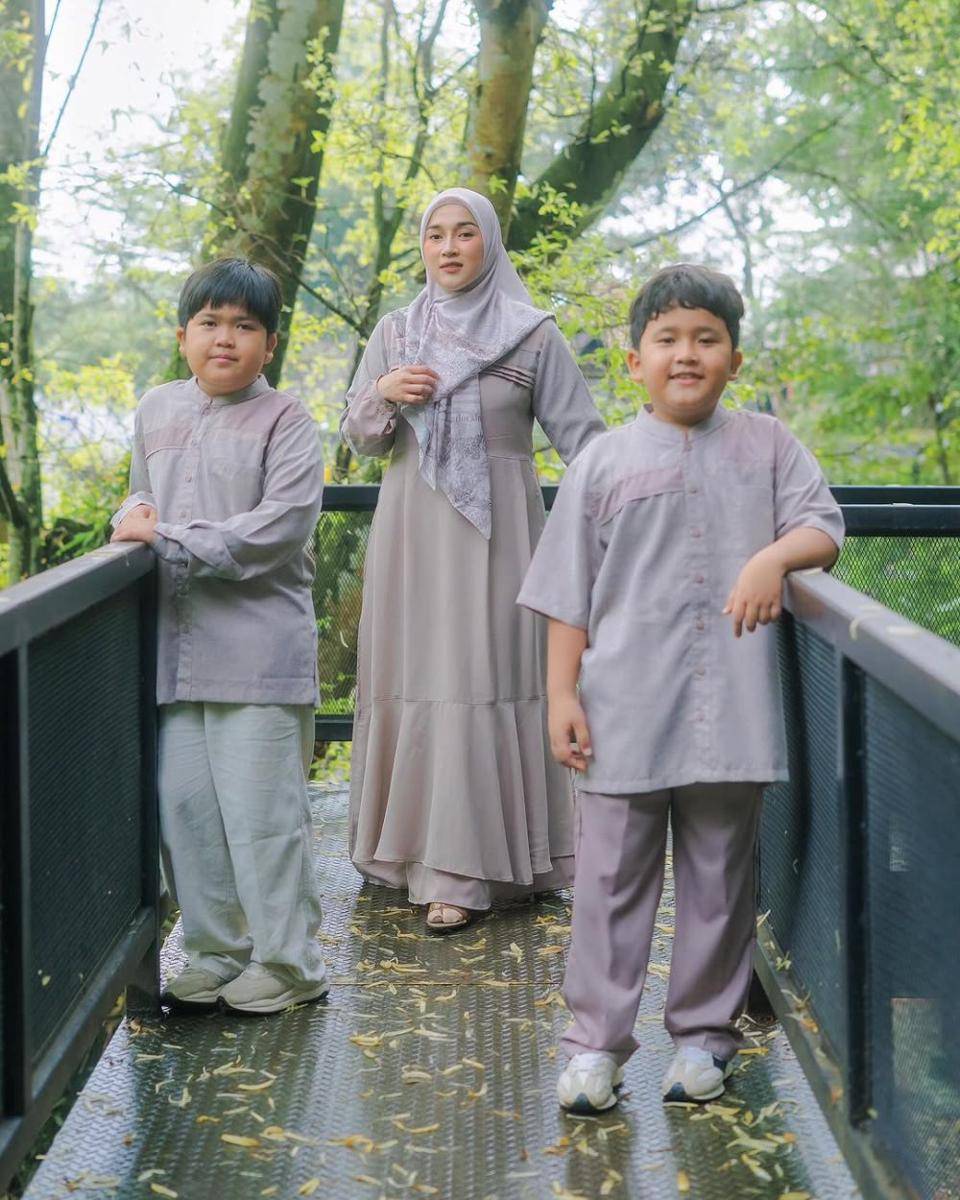 potret Ririe Fairus dan buah hati (instagram.com/ririe_fairus)