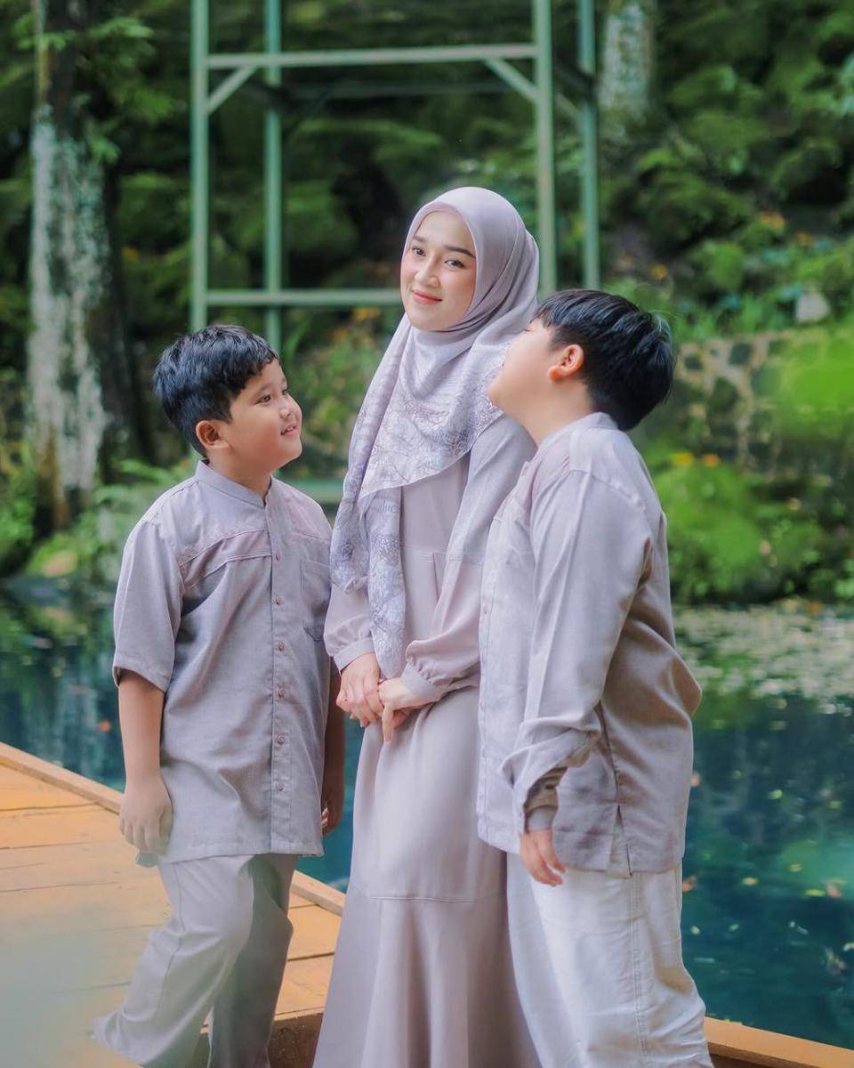 potret Ririe Fairus dan buah hati (instagram.com/ririe_fairus)