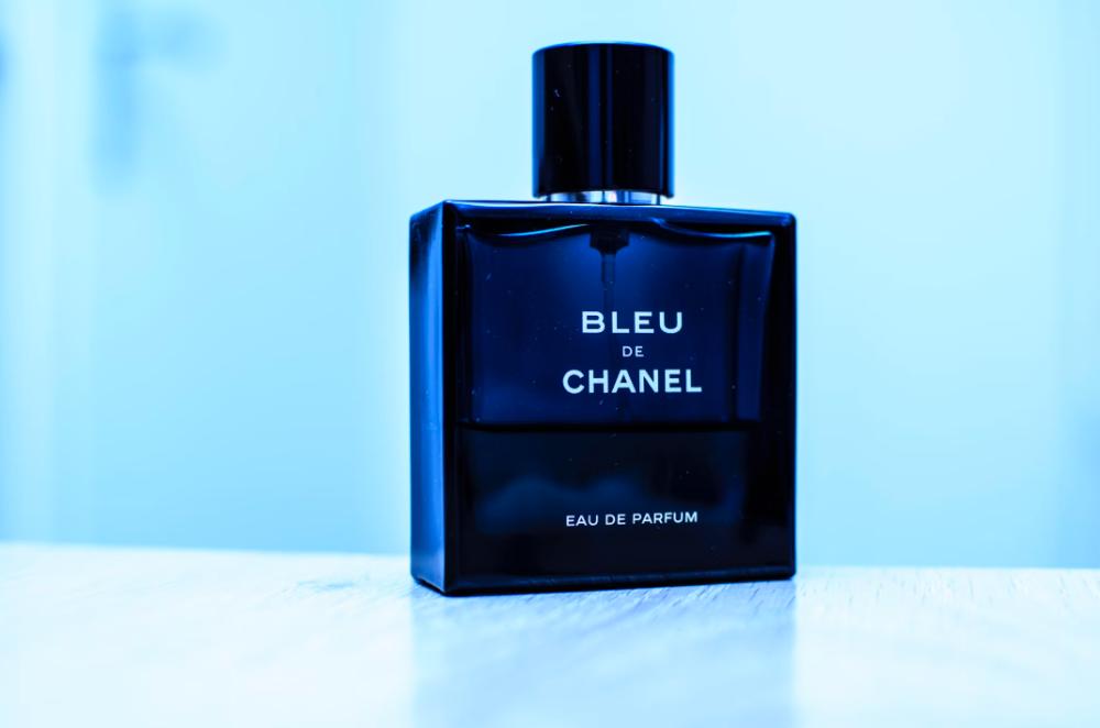 5 Parfum Premium Pria Beraroma Oriental, Tampil Penuh Percaya Diri!
