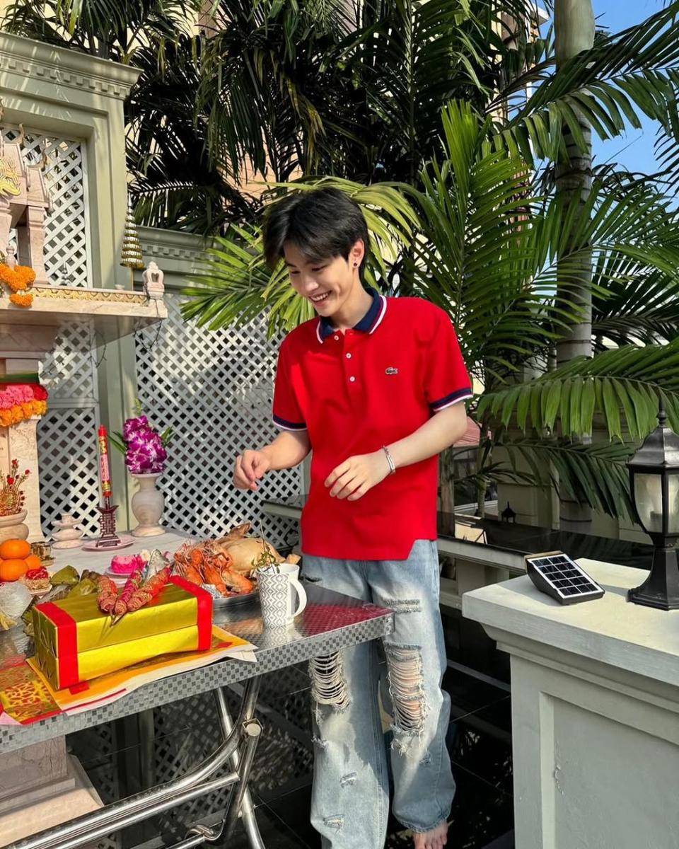 outfit loose pants ala Teepakron Kwanboon (instagram.com/ppromxx_)