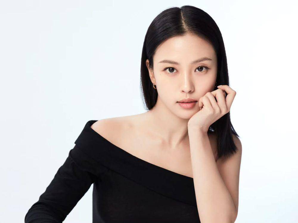 Go Min Si (instagram.com/gominsi)