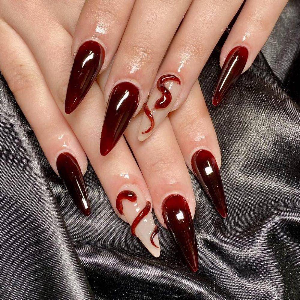 Nail art tema ular (instagram.com/bloombeautybarde)