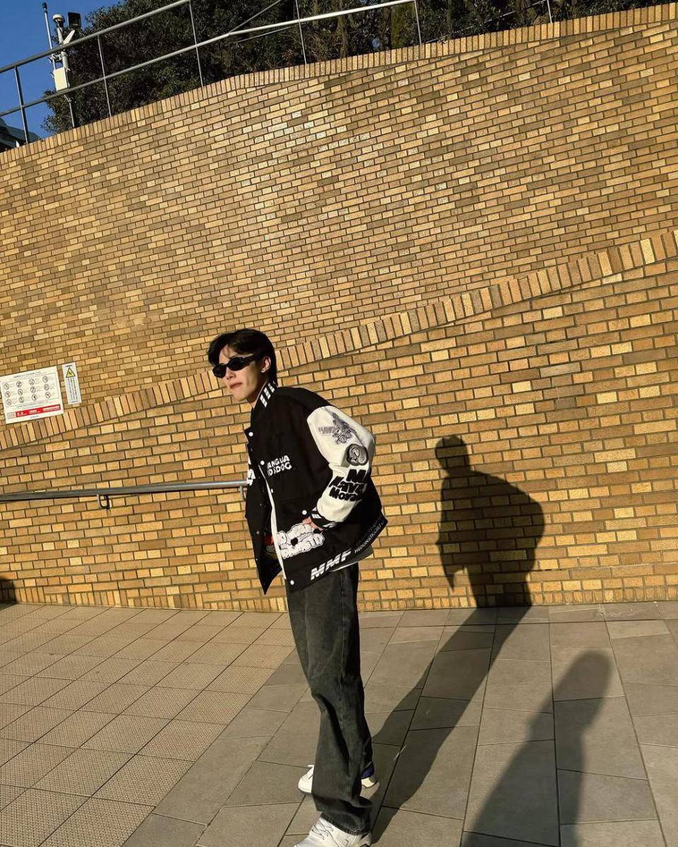 outfit loose pants ala Teepakron Kwanboon (instagram.com/ppromxx_)