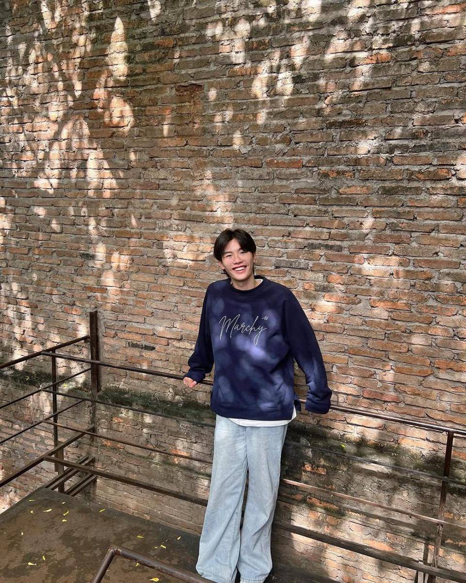 outfit loose pants ala Teepakron Kwanboon (instagram.com/ppromxx_)