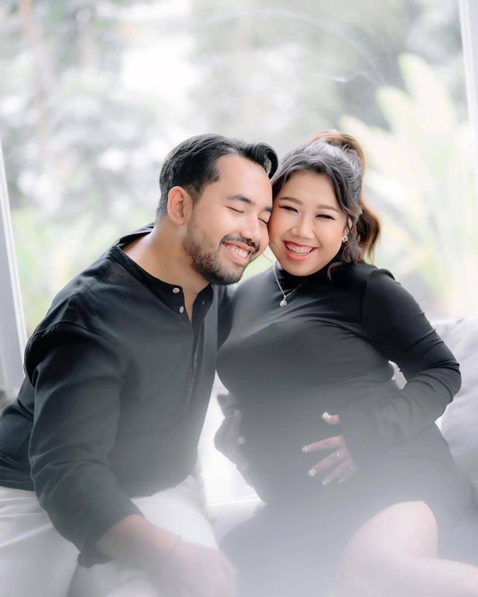 Maternity Shoot ala Kiky Saputri (instagram.com/kikysaputrii)