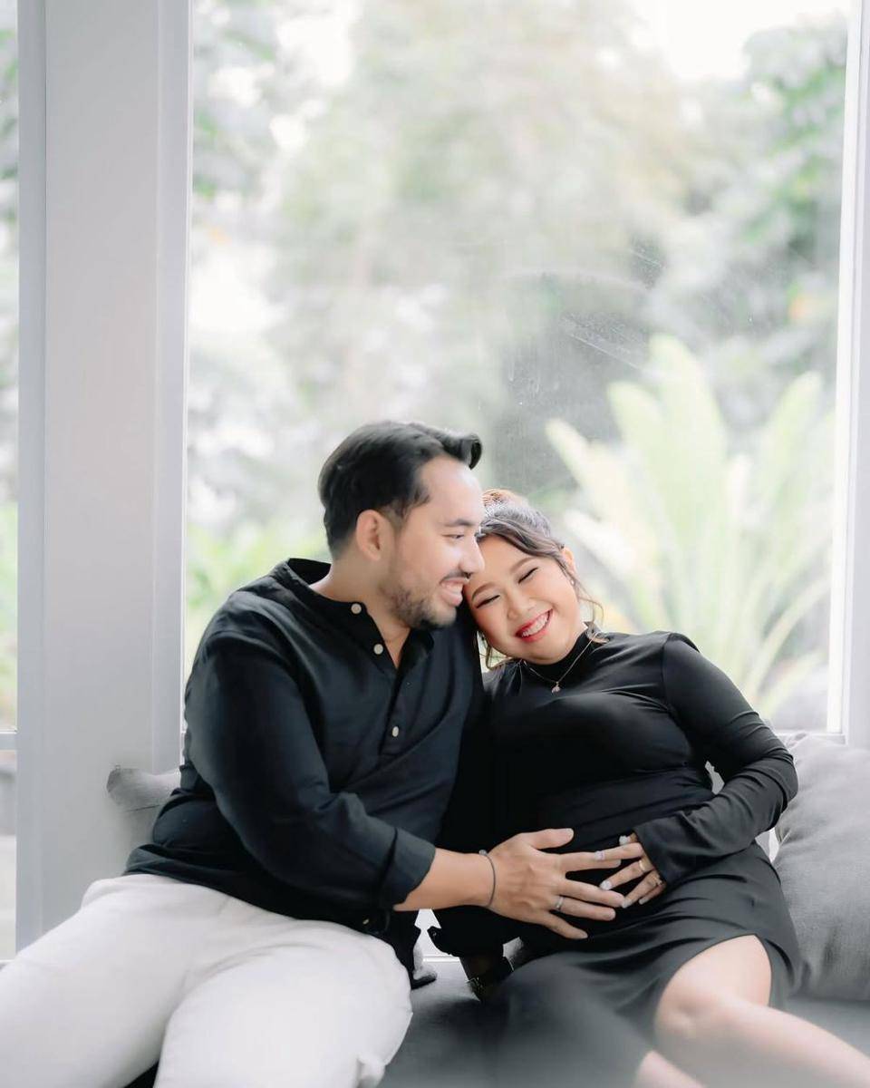Maternity Shoot ala Kiky Saputri (instagram.com/kikysaputrii)