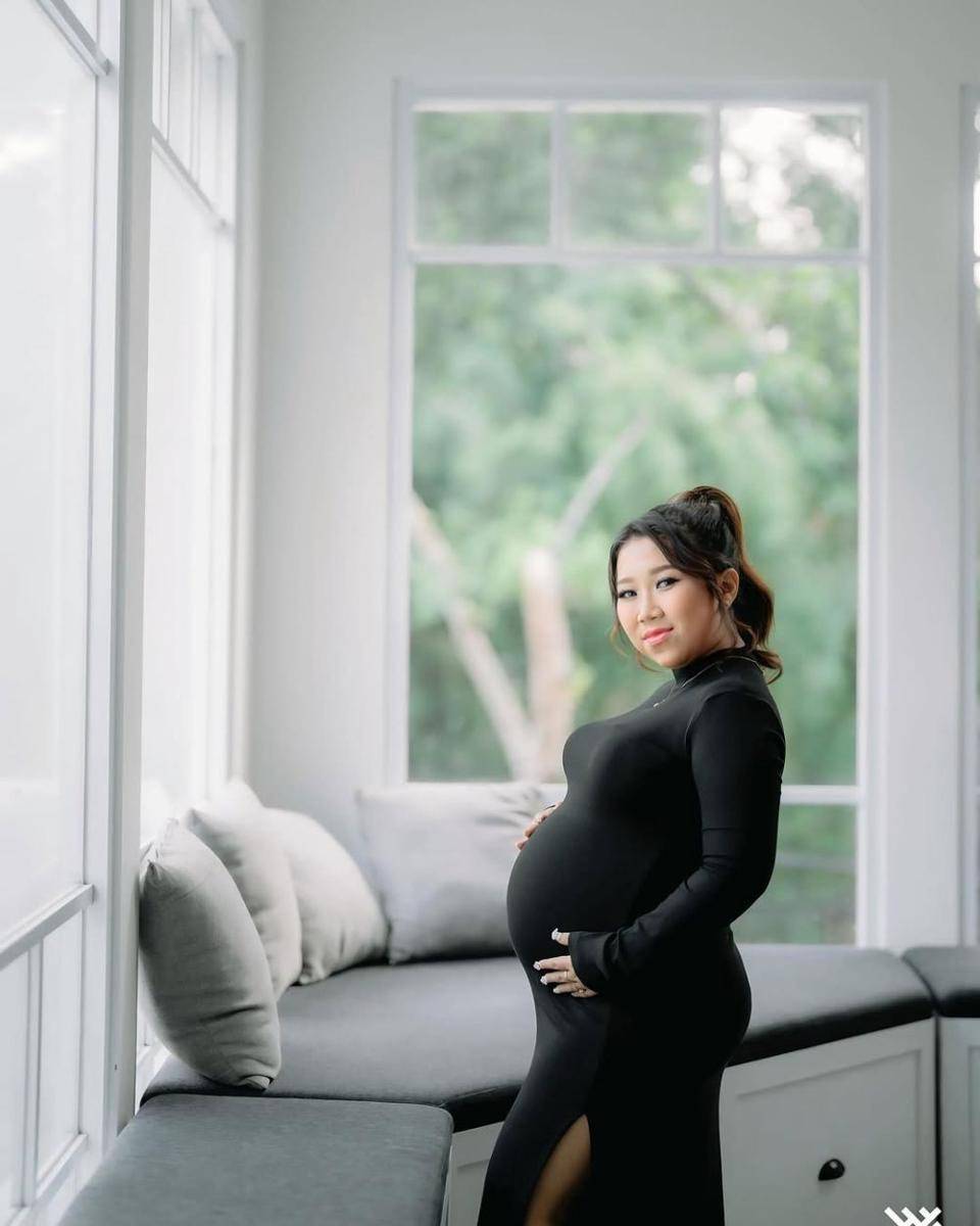 Maternity Shoot ala Kiky Saputri (instagram.com/kikysaputrii)