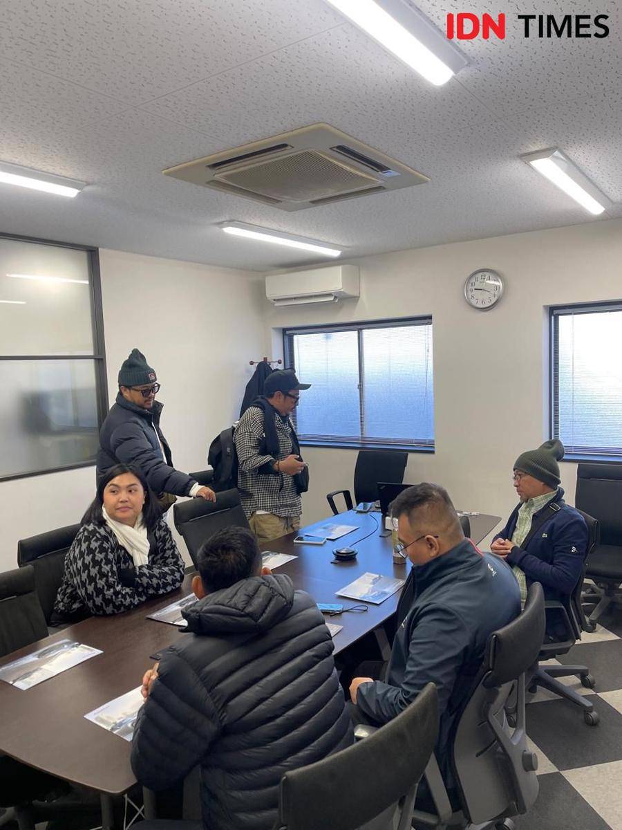 Rombongan jurnalis dari Indonesia di Head Quarter AutoExe, Edogawa, Jepang. (IDN Times/Ilyas Mujib)