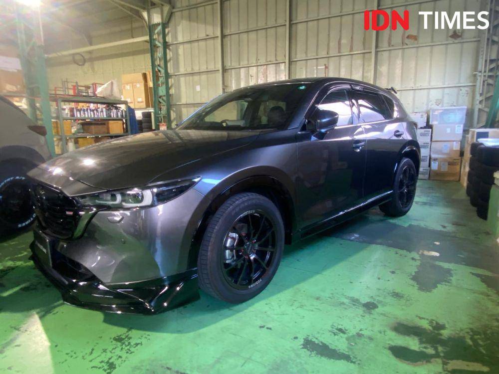 Mobil Mazda yang sudah dimodifikasi dengan part AutoExe di Head Quarter AutoExe, Edogawa, Jepang. (IDN Times/Ilyas Mujib)