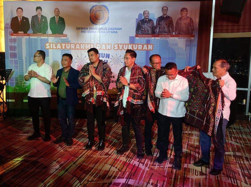 Pengurus DPD Real Estat Indonesia (REI) Sumut menggelar Syukuran dan Silaturahmi di The View Restaurant Cambridge Hotel Medan, Jumat (24/1/2025). (IDN Times/Arifin Al Alamudi)