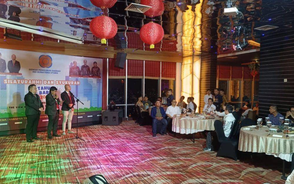 Pengurus DPD Real Estat Indonesia (REI) Sumut menggelar Syukuran dan Silaturahmi di The View Restaurant Cambridge Hotel Medan, Jumat (24/1/2025). (IDN Times/Arifin Al Alamudi)