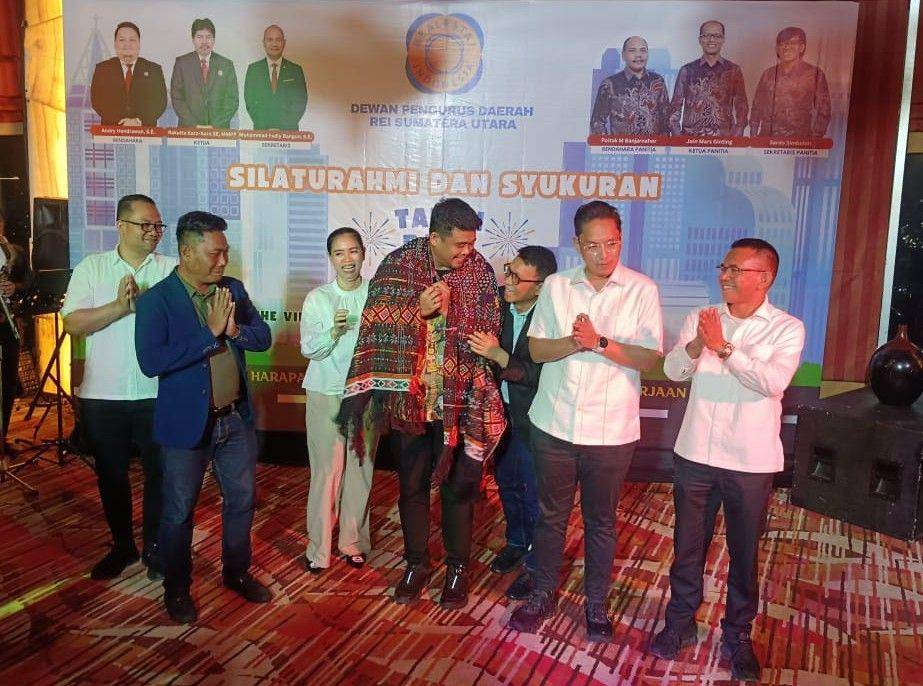 Pengurus DPD Real Estat Indonesia (REI) Sumut menggelar Syukuran dan Silaturahmi di The View Restaurant Cambridge Hotel Medan, Jumat (24/1/2025). (IDN Times/Arifin Al Alamudi)