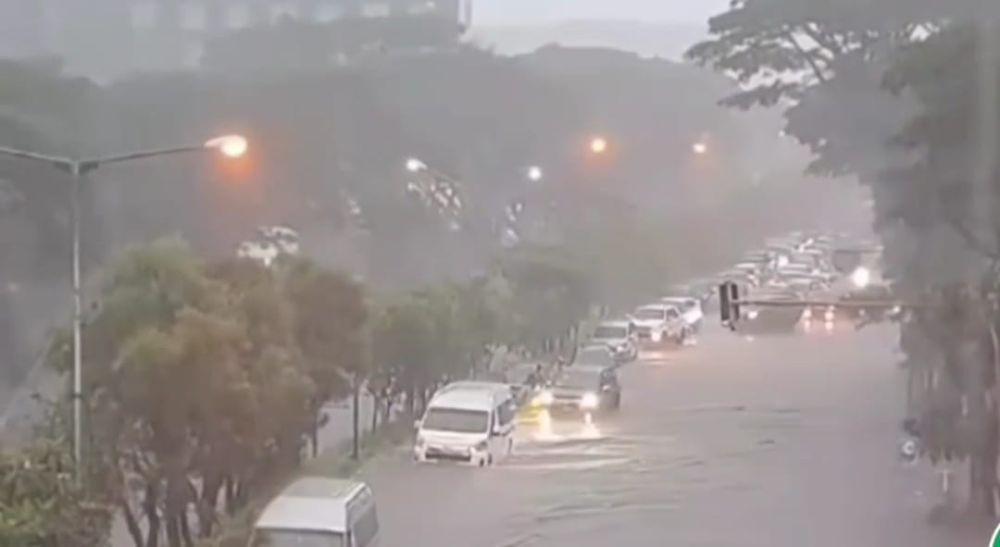Bandung Diguyur Hujan Deras, Jalan Pasteur Terendam Banjir