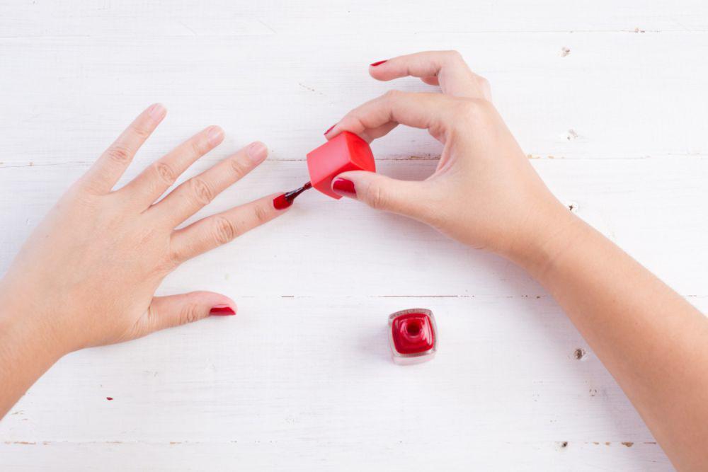15 Ide Nail Art Kuku Merah, Cocok Buat Rayakan Imlek 2025