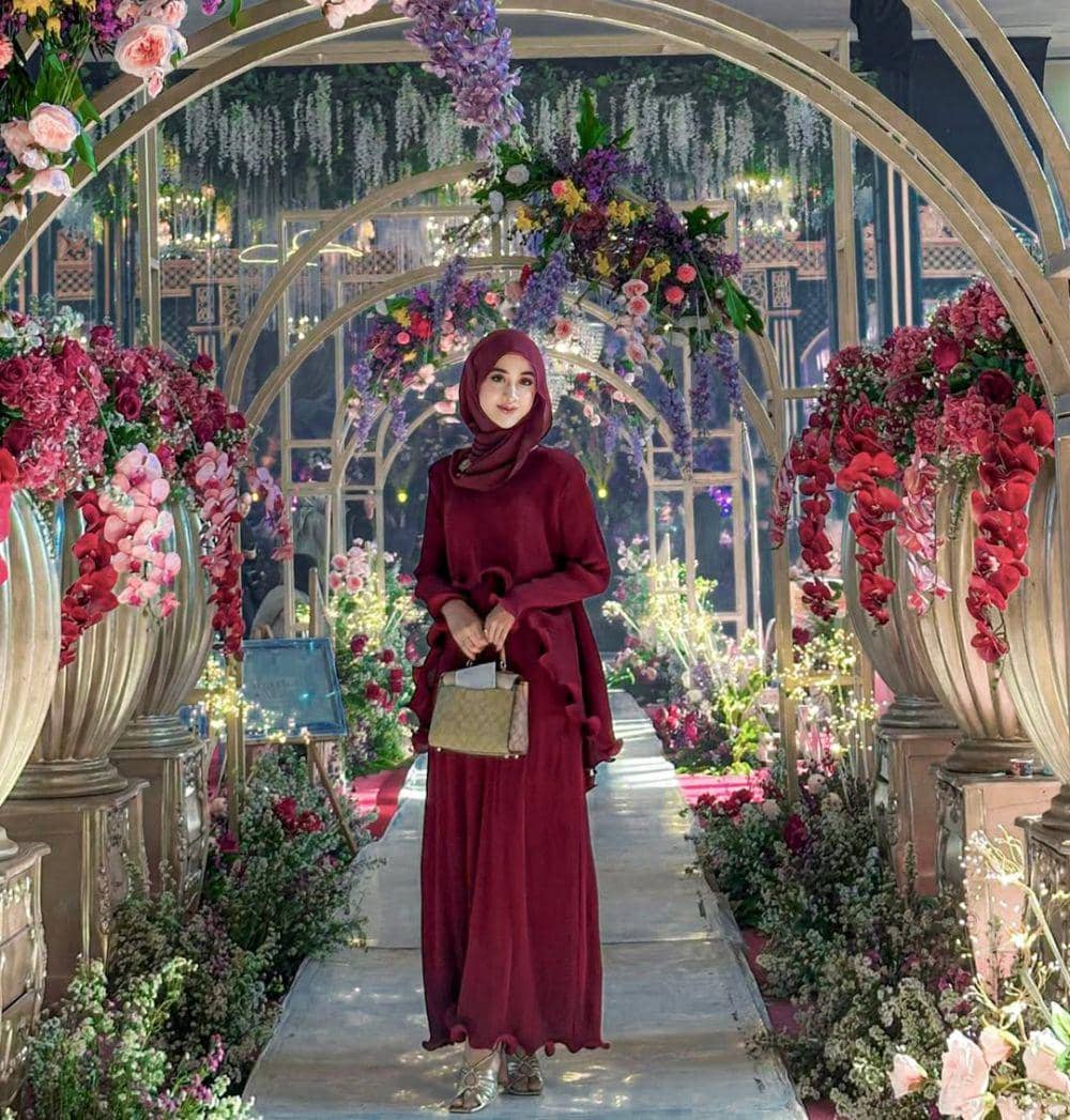 Inspirasi OOTD ala Nimas Azzlia (instagram.com/azzllia)