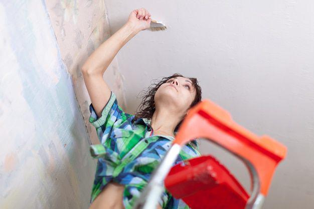 Hati-Hati! Ini 5 Penyebab Air Rembes dari Celah Dinding