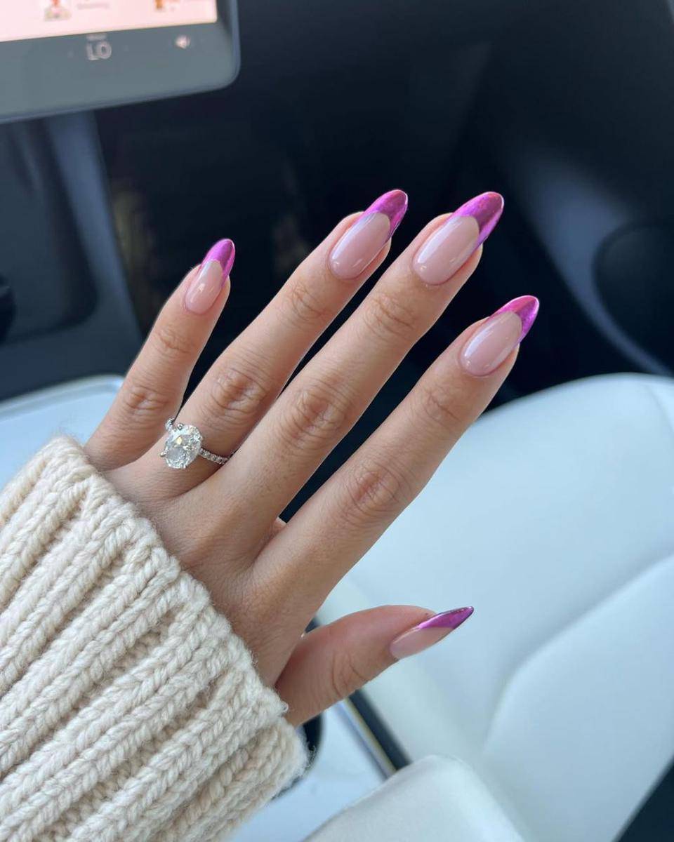 inspirasi nail art 2 warna (instagram.com/nailsbyzola)