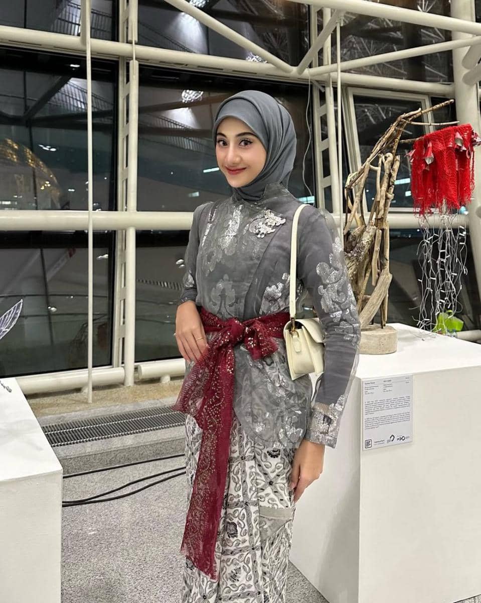 Inspirasi OOTD ala Nimas Azzlia (instagram.com/azzllia)