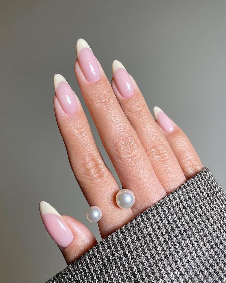 inspirasi nail art 2 warna (instagram.com/sansungnails)