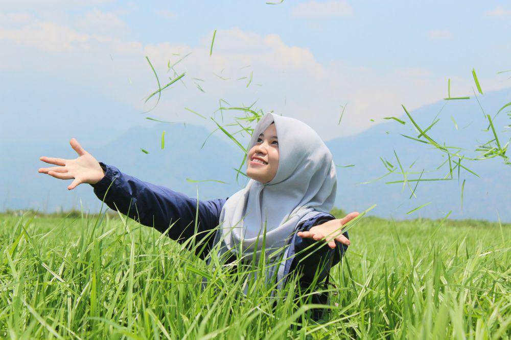 ilustrasi hijab segiempat (unsplash.com/fifi fauziyah)