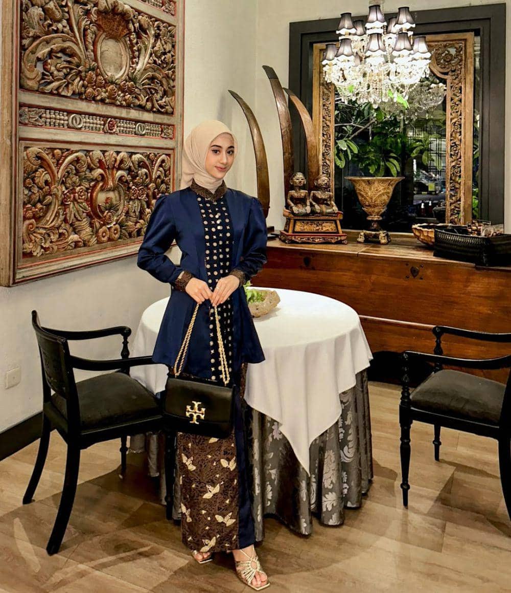 Inspirasi OOTD ala Nimas Azzlia (instagram.com/azzllia)